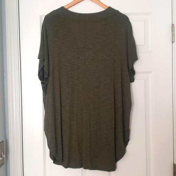 Old Navy Luxe Yoke Front Pleat Tee - Picture 5 of 6